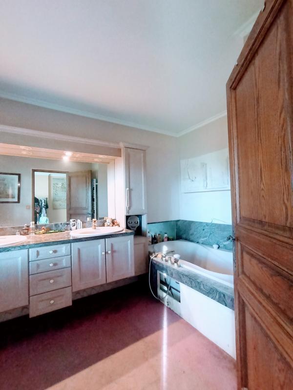 Maison - 292 m² - 11 pièces