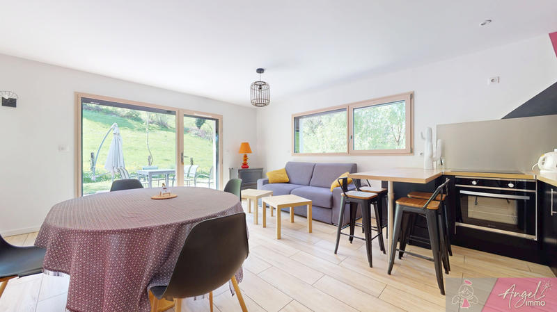 Maison - 382 m² - 14 pièces