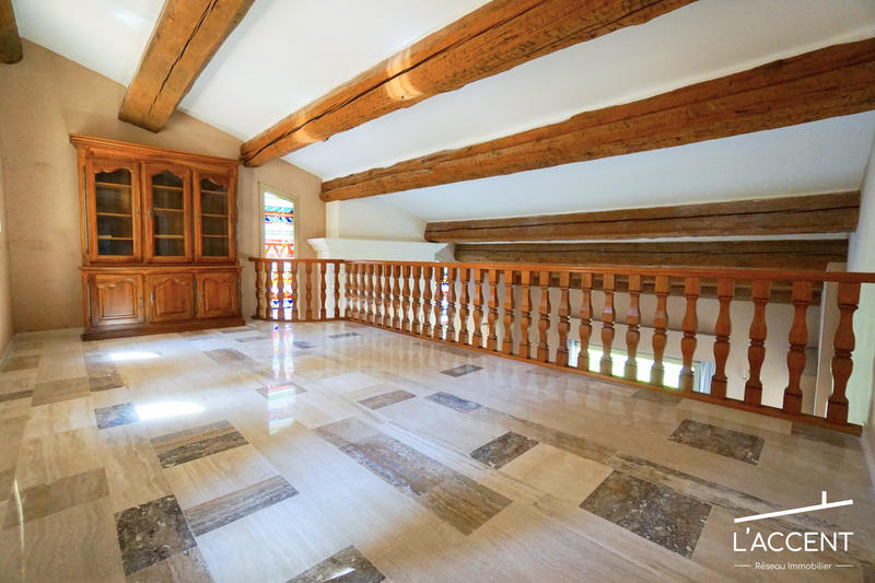 Maison - 435 m² - 8 pièces