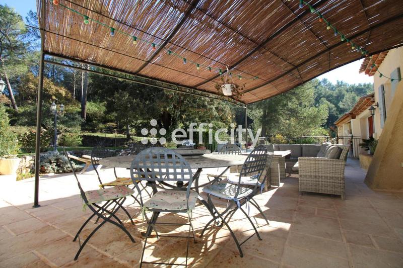 Maison - 238 m² - 8 pièces