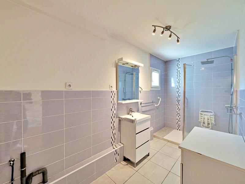 Maison traditionnelle - 201 m² - 7 pièces