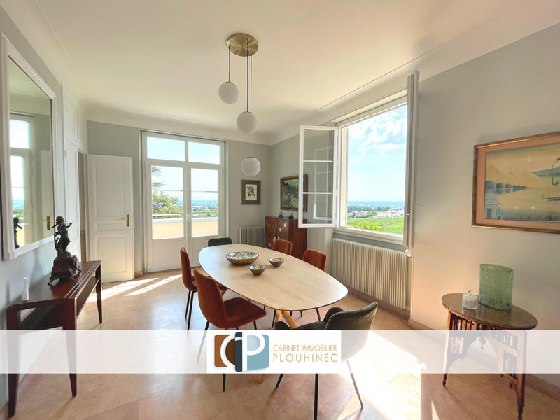 Maison - 245 m² - 7 pièces