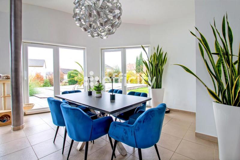 Maison - 214 m² - 8 pièces