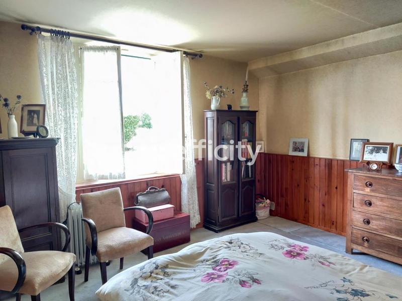 Maison - 180 m² - 7 pièces