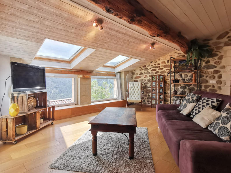 Maison - 99 m² - 5 pièces