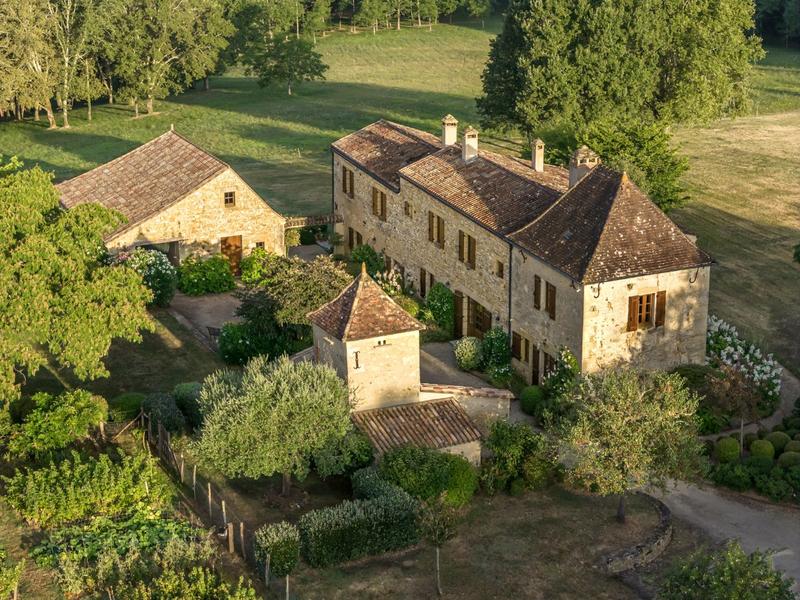 Maison - 320 m² - 8 pièces