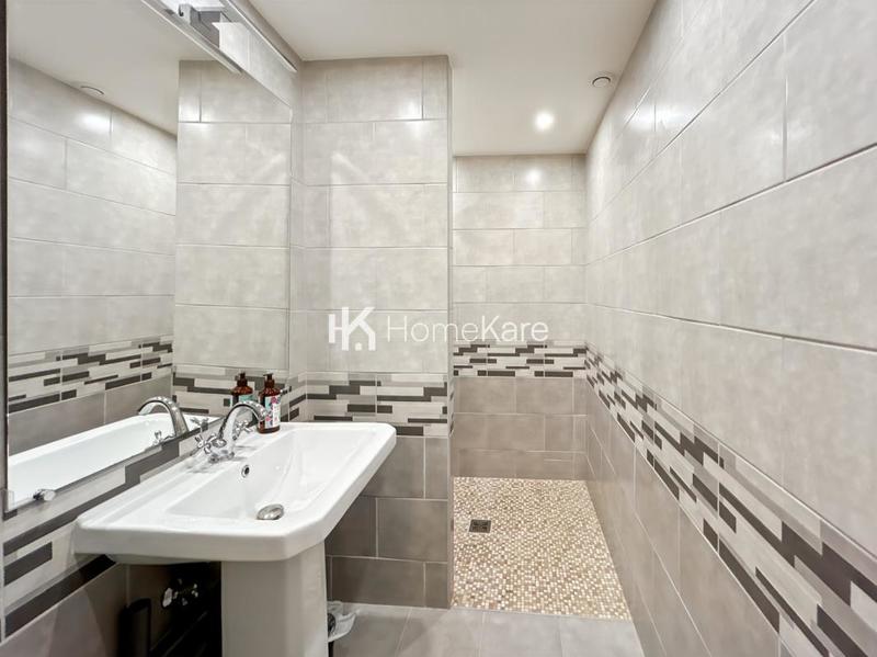 Maison - 330 m² - 8 pièces