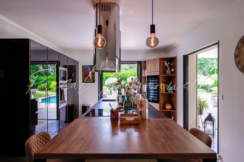 Villa - 265 m² - 6 pièces