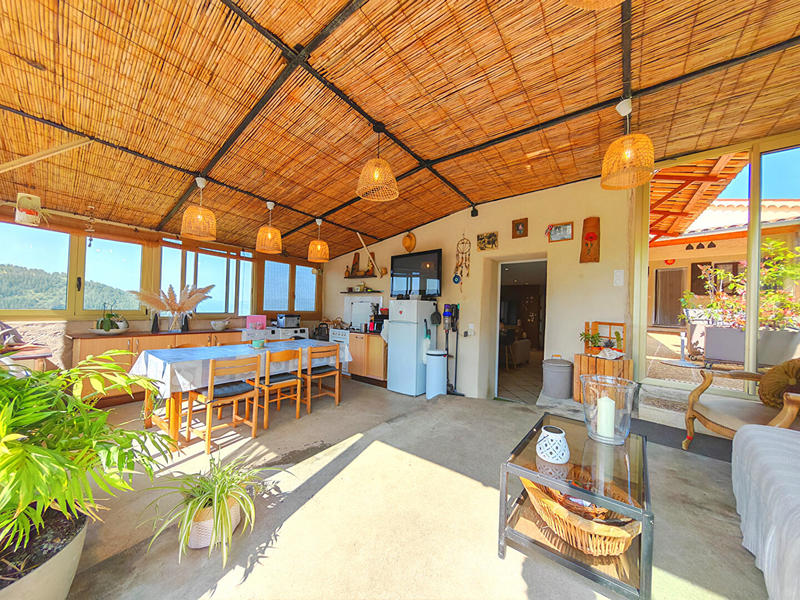 Maison - 180 m² - 9 pièces