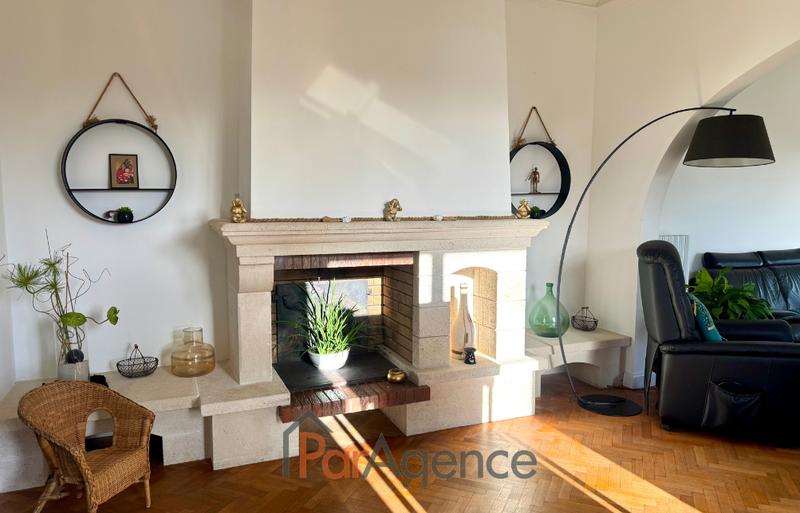 Maison - 290 m² - 9 pièces