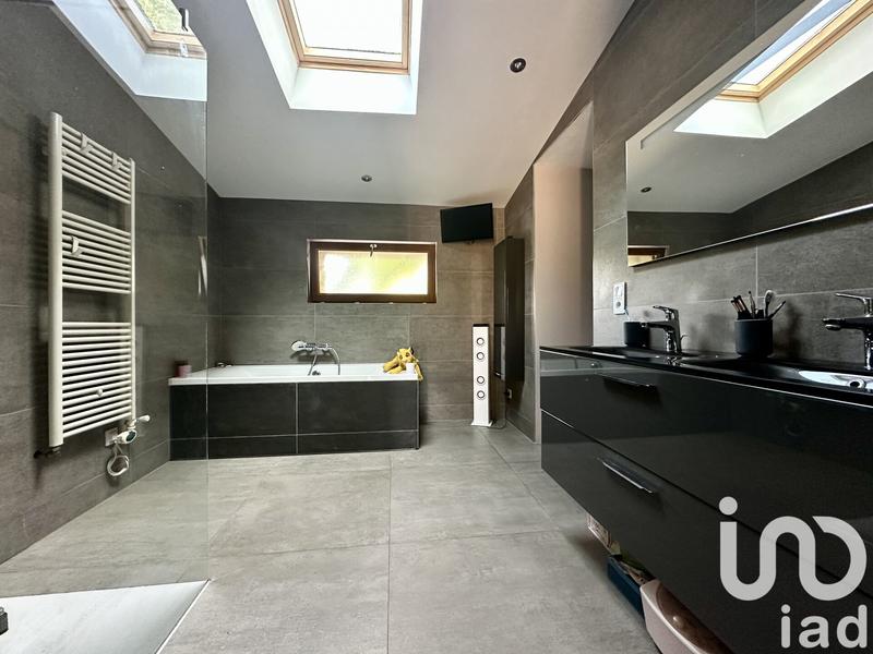 Maison - 209 m² - 8 pièces