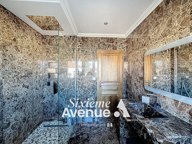 Maison - 181 m² - 7 pièces