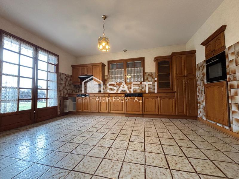 Maison - 186 m² - 8 pièces