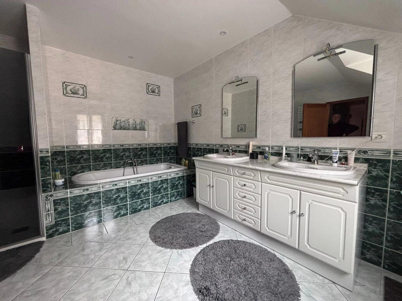 Maison - 197 m² - 8 pièces