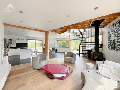 Maison - 230 m² - 5 pièces