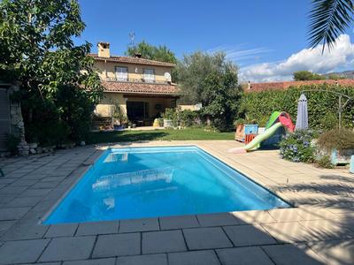 Maison - 140 m² - 4 pièces