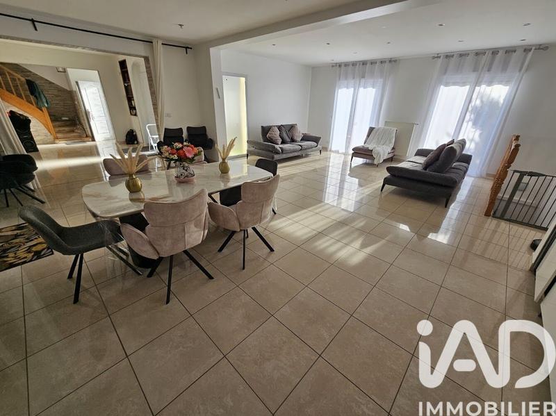 Maison - 210 m² - 10 pièces