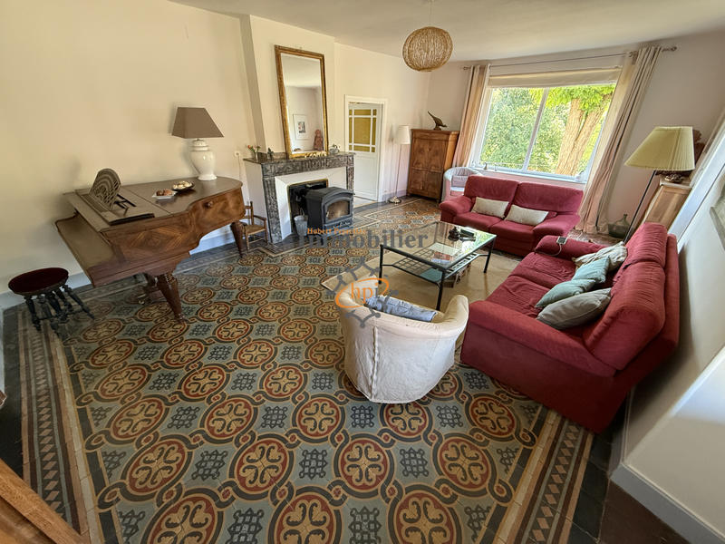 Propriété - 490 m² - 15 pièces