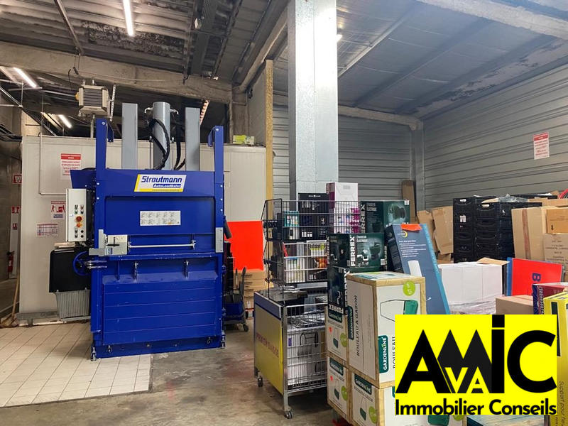 Local commercial - 1 226 m² - 5 pièces