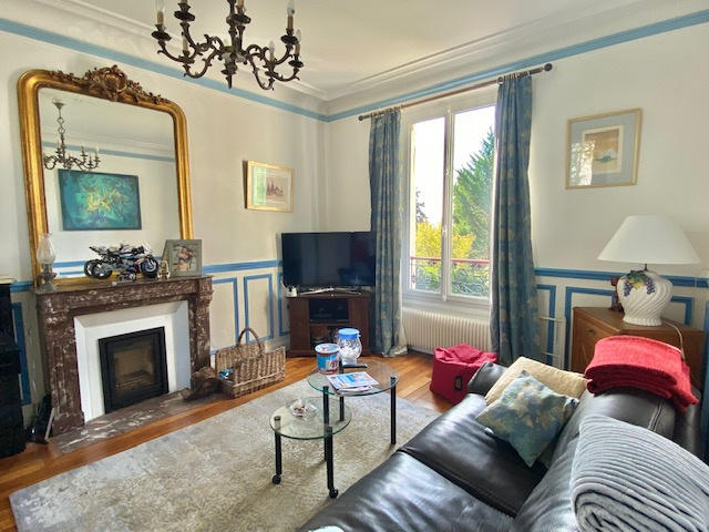 Maison - 216 m² - 7 pièces