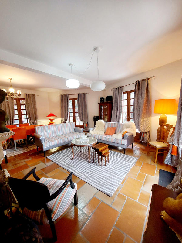 Maison - 220 m² - 7 pièces