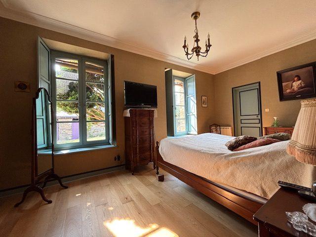 Maison ancienne - 215 m² - 7 pièces