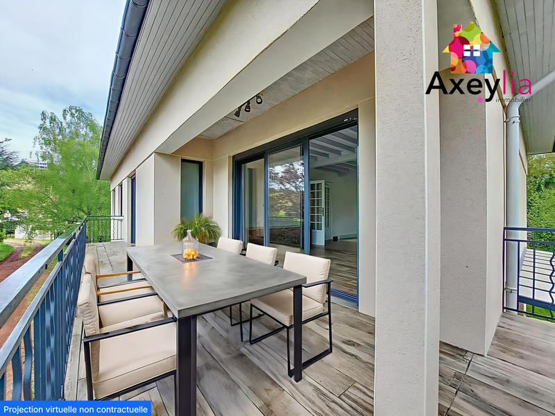 Maison - 240 m² - 10 pièces