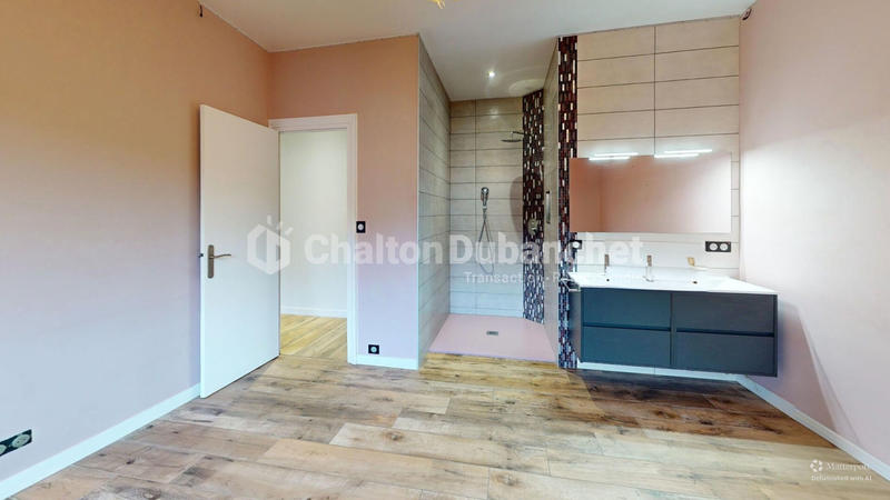 Maison - 245 m² - 9 pièces