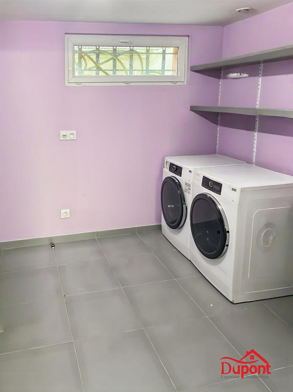 Maison - 212 m² - 6 pièces