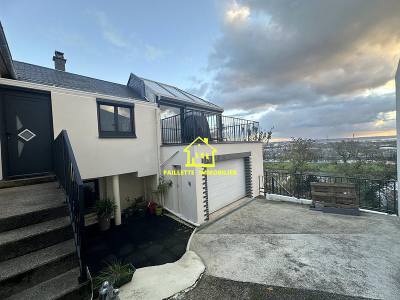 Maison - 95 m² - 5 pièces