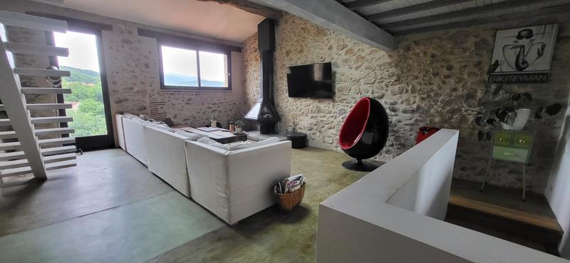 Maison - 260 m² - 10 pièces