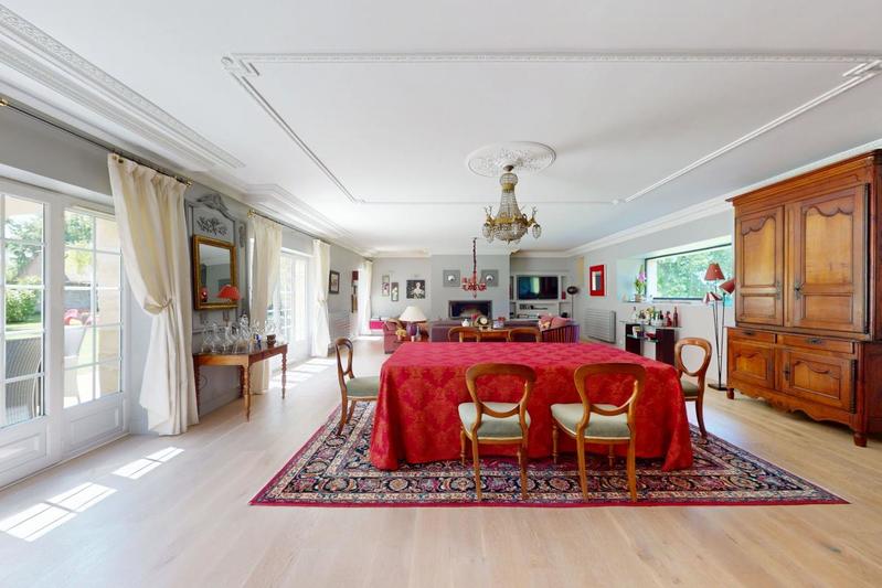 Demeure - 327 m² - 5 pièces