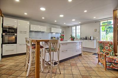 Maison - 411 m² - 15 pièces