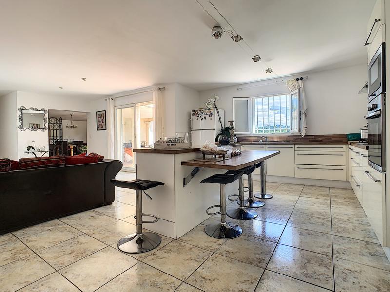 Villa - 184 m² - 6 pièces