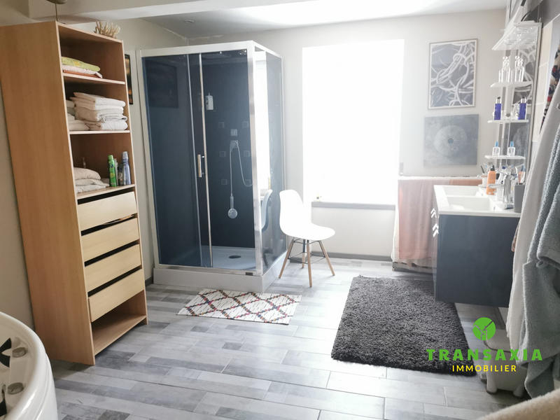 Maison traditionnelle - 306 m² - 16 pièces