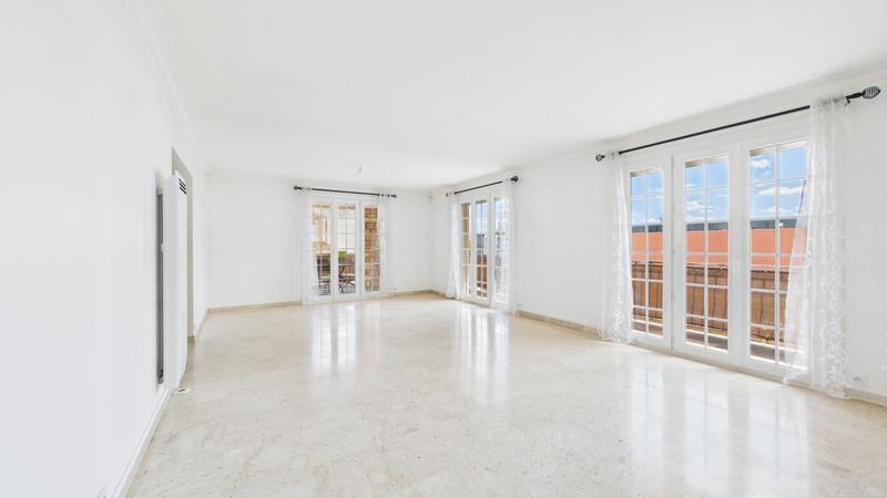 Maison - 207 m² - 7 pièces