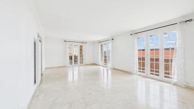 Maison - 207 m² - 7 pièces