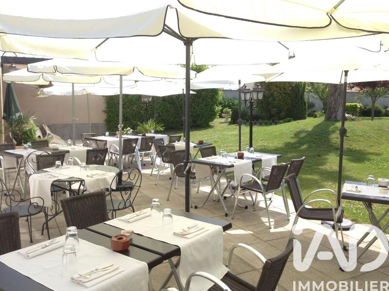 Maison de village - 750 m² - 8 pièces