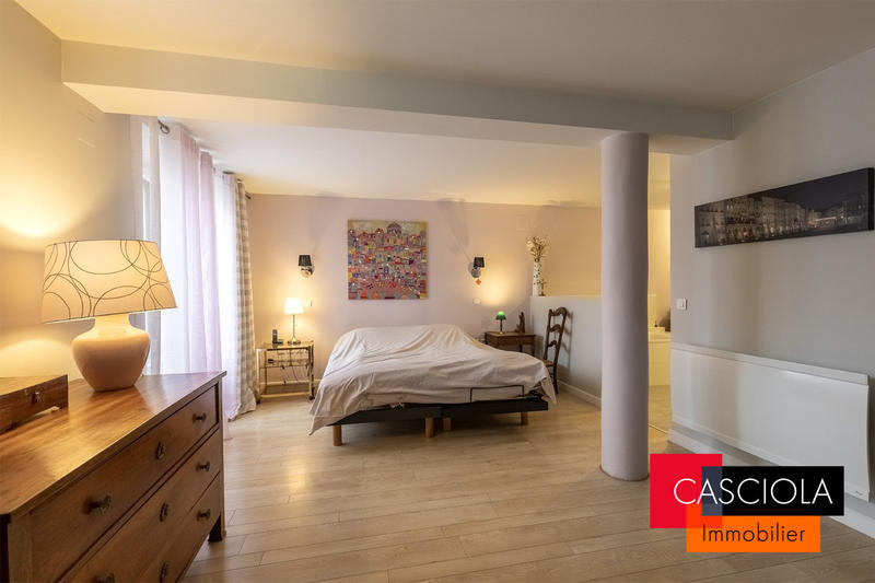 Maison - 318 m² - 8 pièces