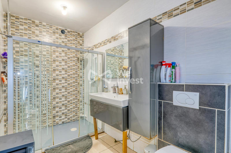 Maison - 203 m² - 7 pièces