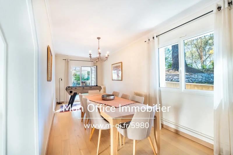 Propriété - 250 m² - 7 pièces