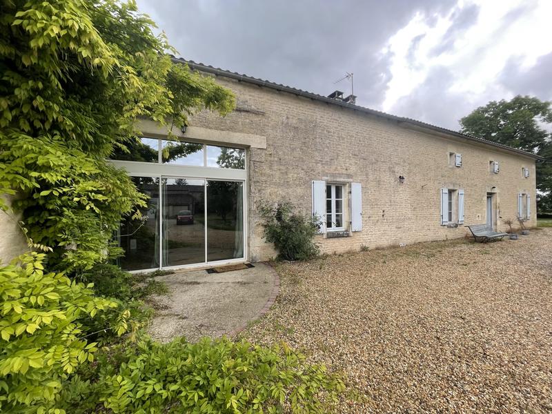 Maison - 392 m² - 8 pièces