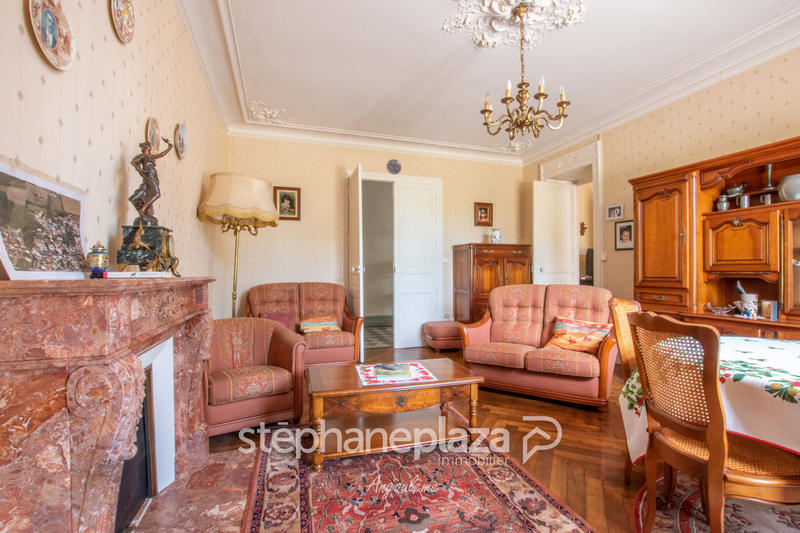 Demeure - 220 m² - 6 pièces