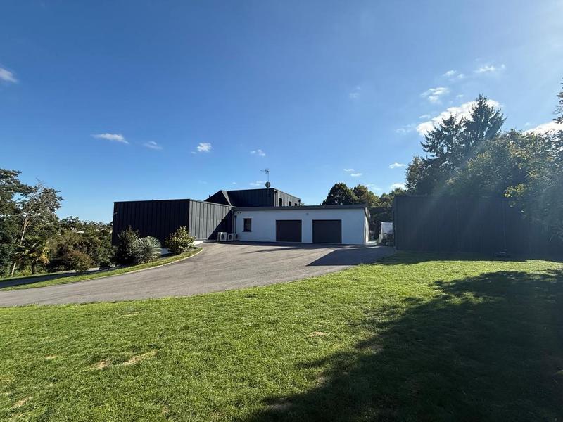 Villa - 330 m² - 9 pièces