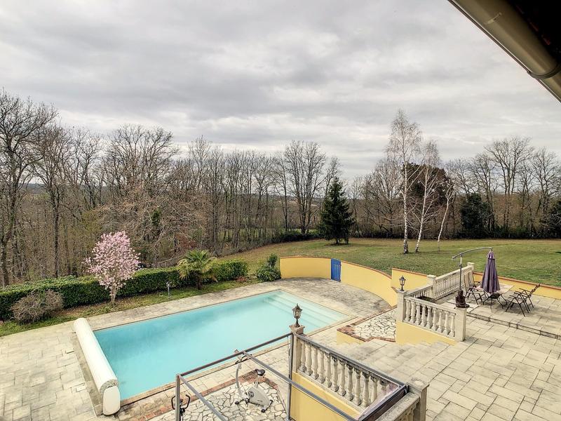 Maison de maîtres - 300 m² - 7 pièces