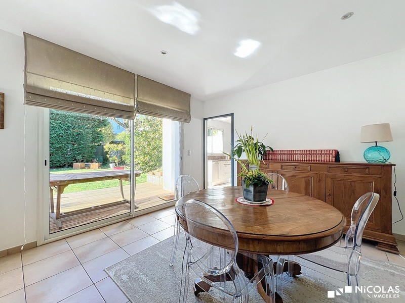 Maison - 228 m² - 8 pièces