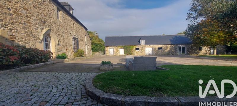 Maison - 392 m² - 15 pièces