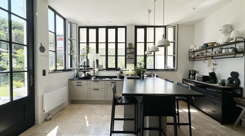 Maison bourgeoise - 330 m² - 9 pièces