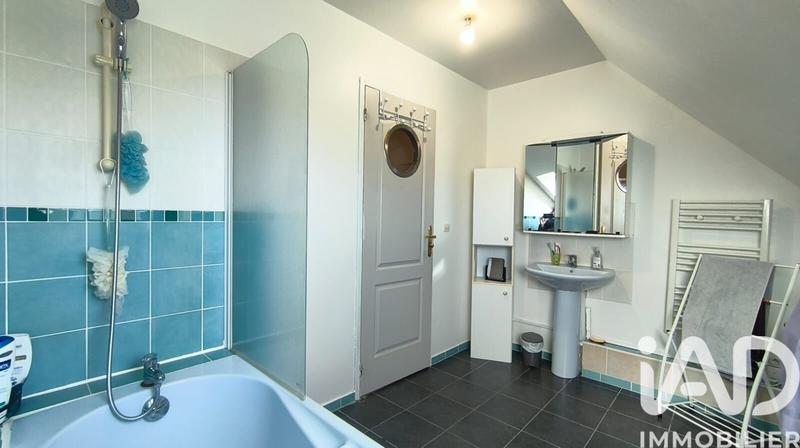 Maison - 200 m² - 9 pièces