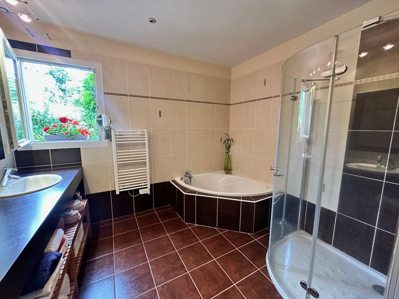 Maison - 205 m² - 6 pièces